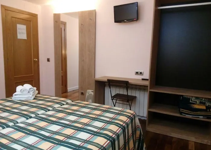 Hotel Mencio - Placa Major Santa Pau