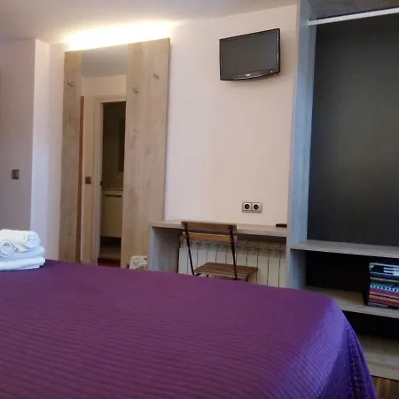 Mencio - Placa Major Hotel Santa Pau