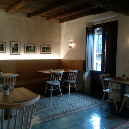 Mencio - Placa Major Hotel Santa Pau