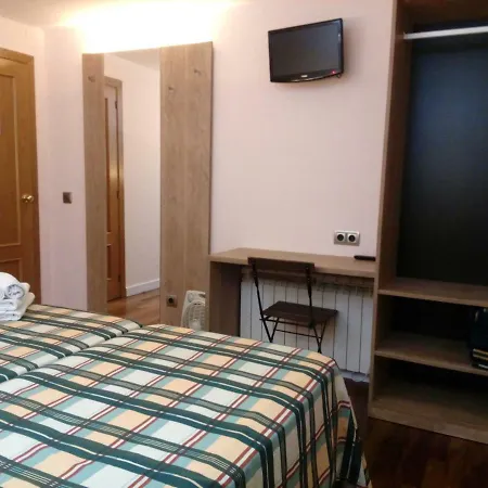Hotel Mencio - Placa Major Santa Pau