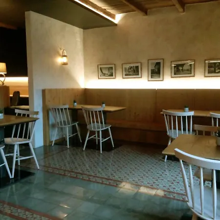 Mencio - Placa Major Hotel Santa Pau